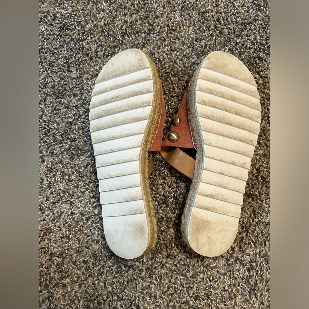 5/$25 Marc Fisher fashion sandal with large silver studs size 7.5 - Picture 4 of 6